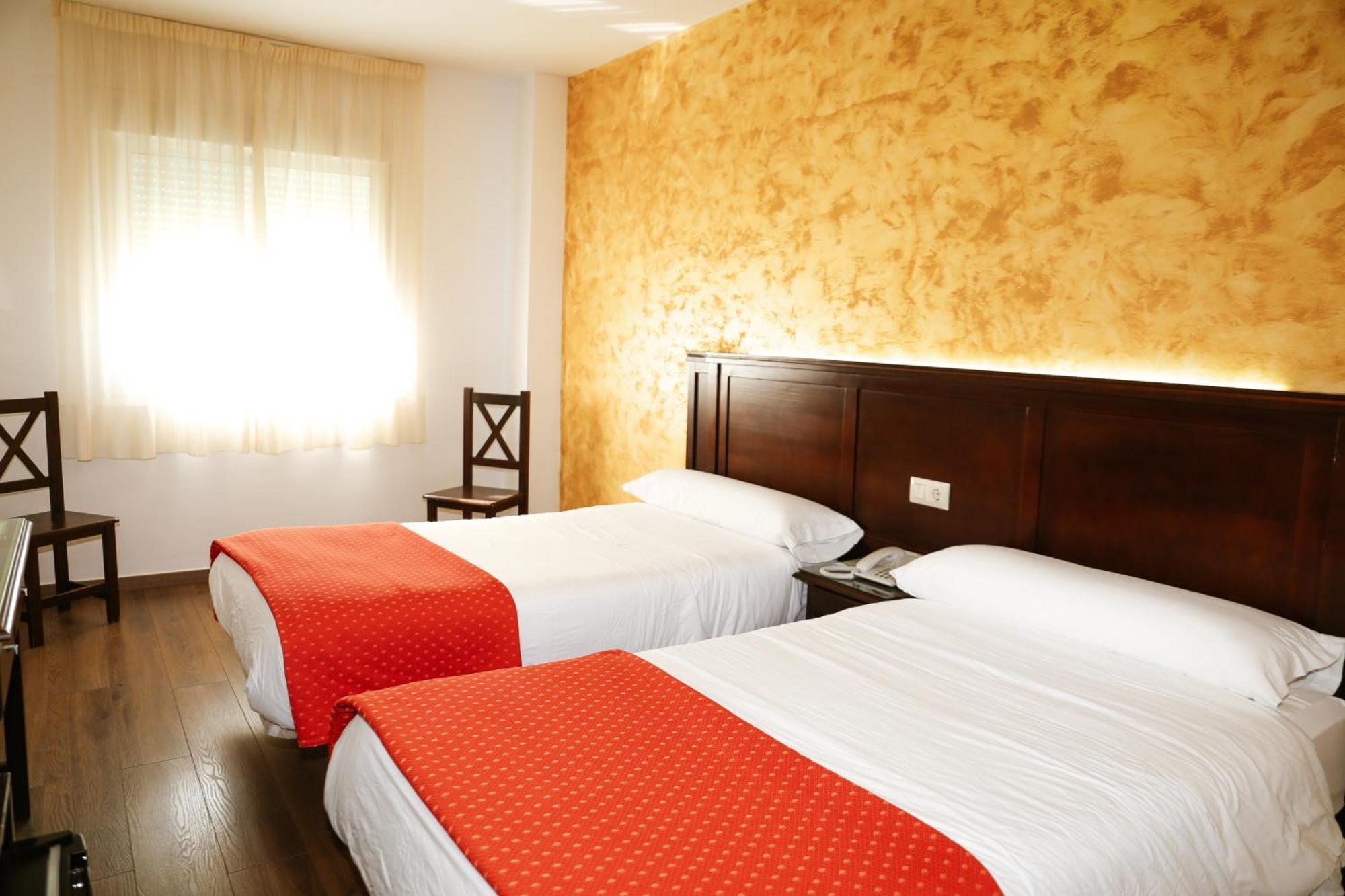 Hotel Restaurante Sostenible La Laguna Brozas Ngoại thất bức ảnh