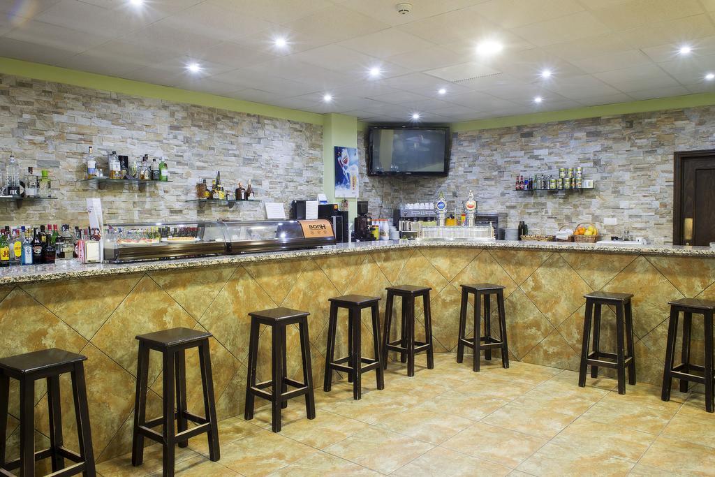 Hotel Restaurante Sostenible La Laguna Brozas Ngoại thất bức ảnh