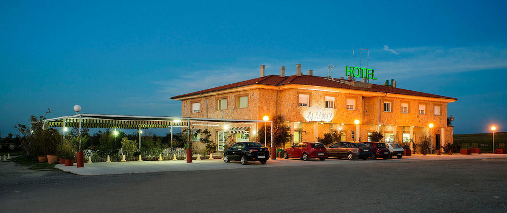Hotel Restaurante Sostenible La Laguna Brozas Ngoại thất bức ảnh
